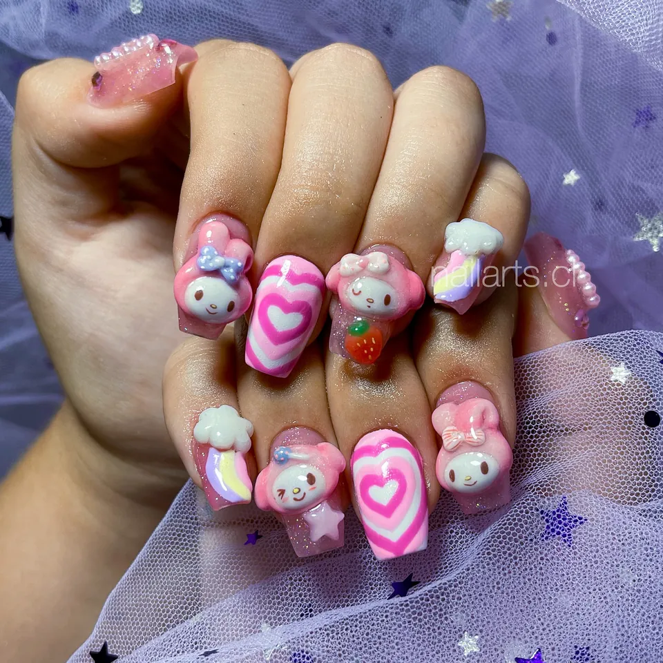 Uñas con personajes kawaii en relieve 3D, corazones y estrellas